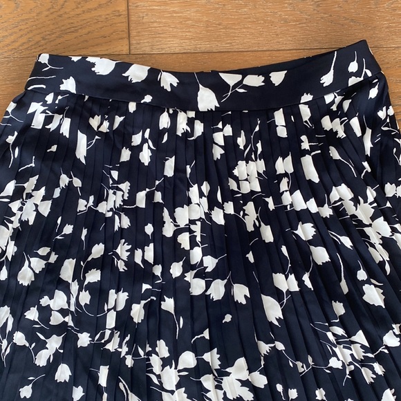 SOLD J Crew pleated midi skirt - Picture 2 of 5